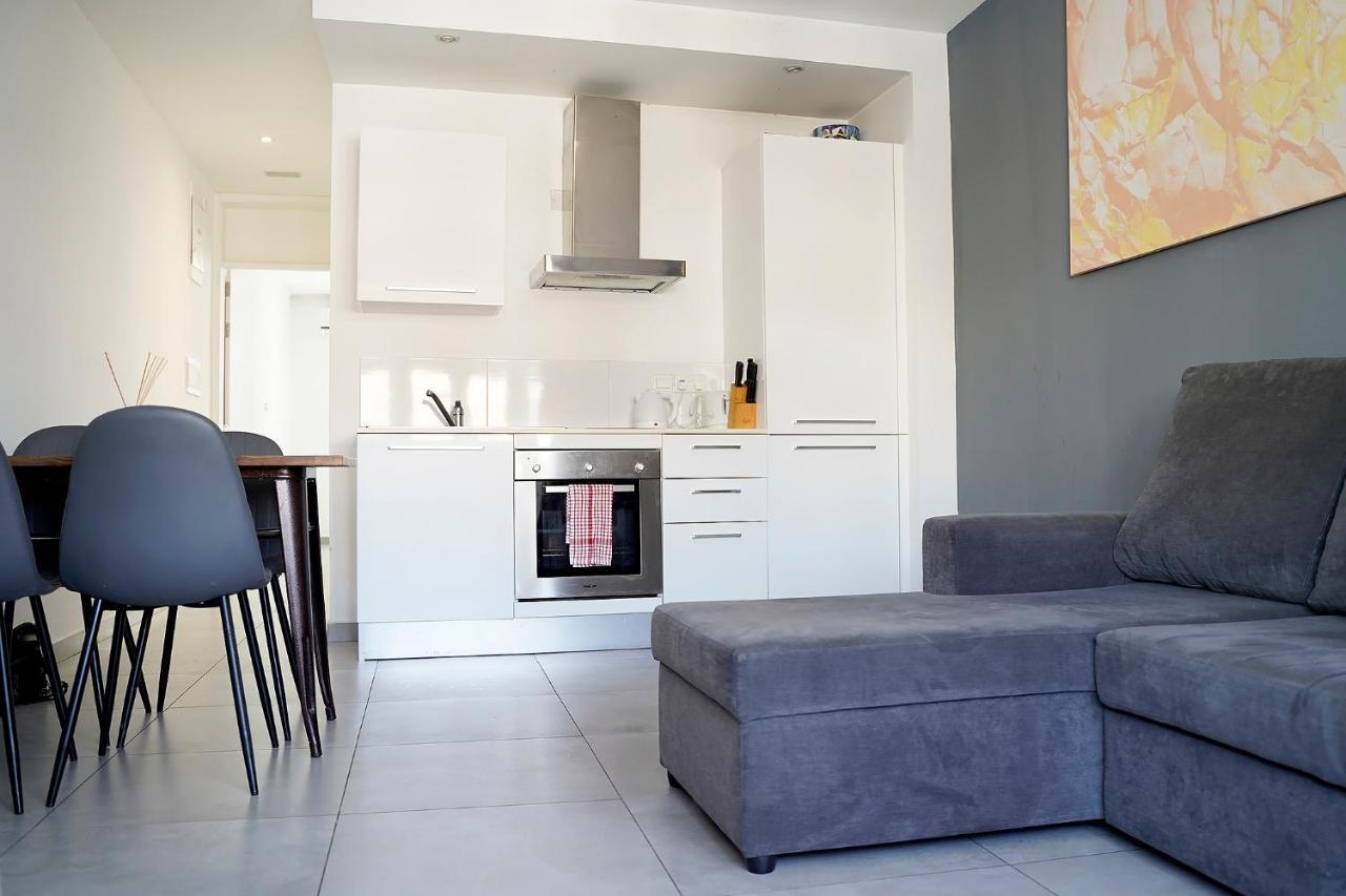 Lovely Close To The Sea Gzira